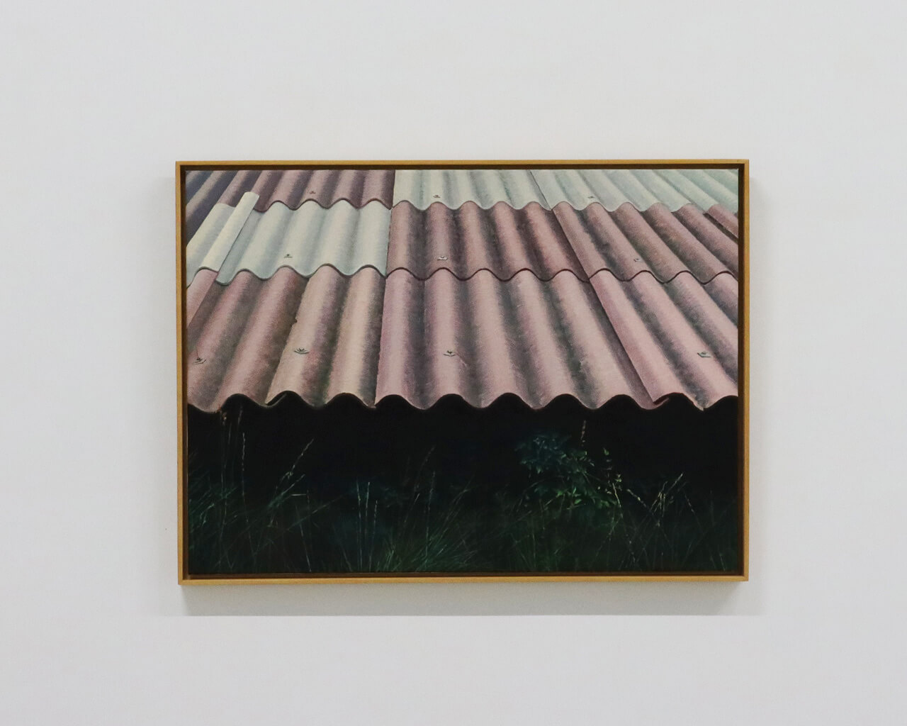 藝術家陳建中1984年作品〈構圖No.7-84〉，以遮雨棚、植物為主的構圖