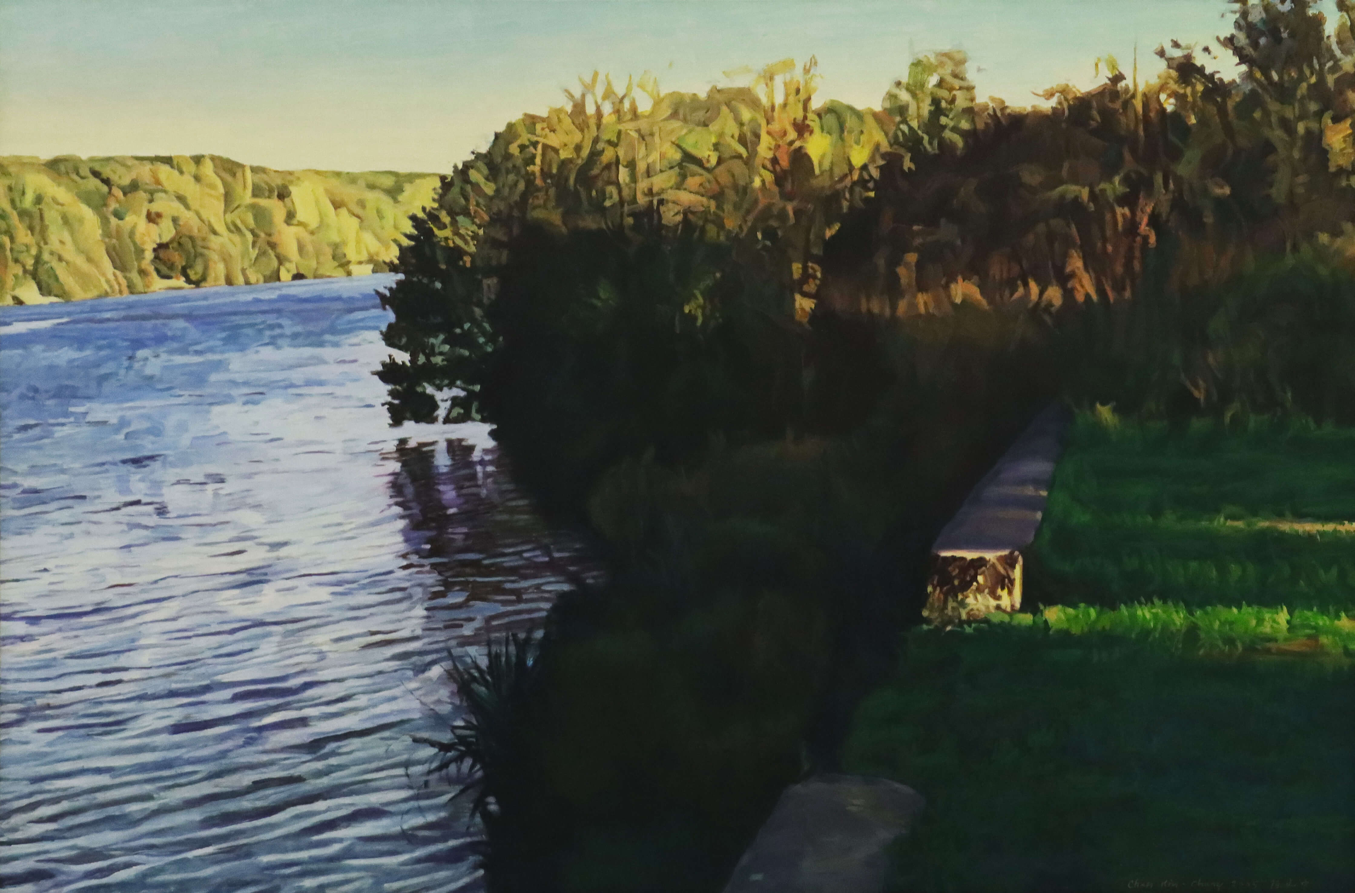 藝術家陳建中2005年作品〈斜陽〉，畫面為夕陽灑落在河面上